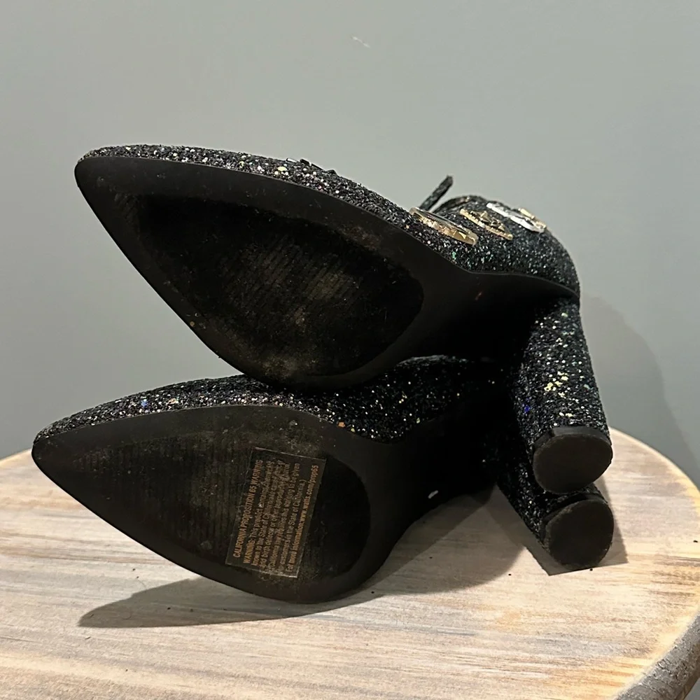 Cape Robbin Ella Black Glitter sparkling pin pumps. Size 10M